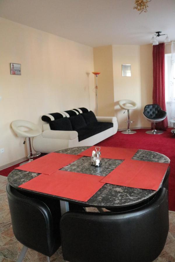 קרלובי וארי Apartments Vera מראה חיצוני תמונה